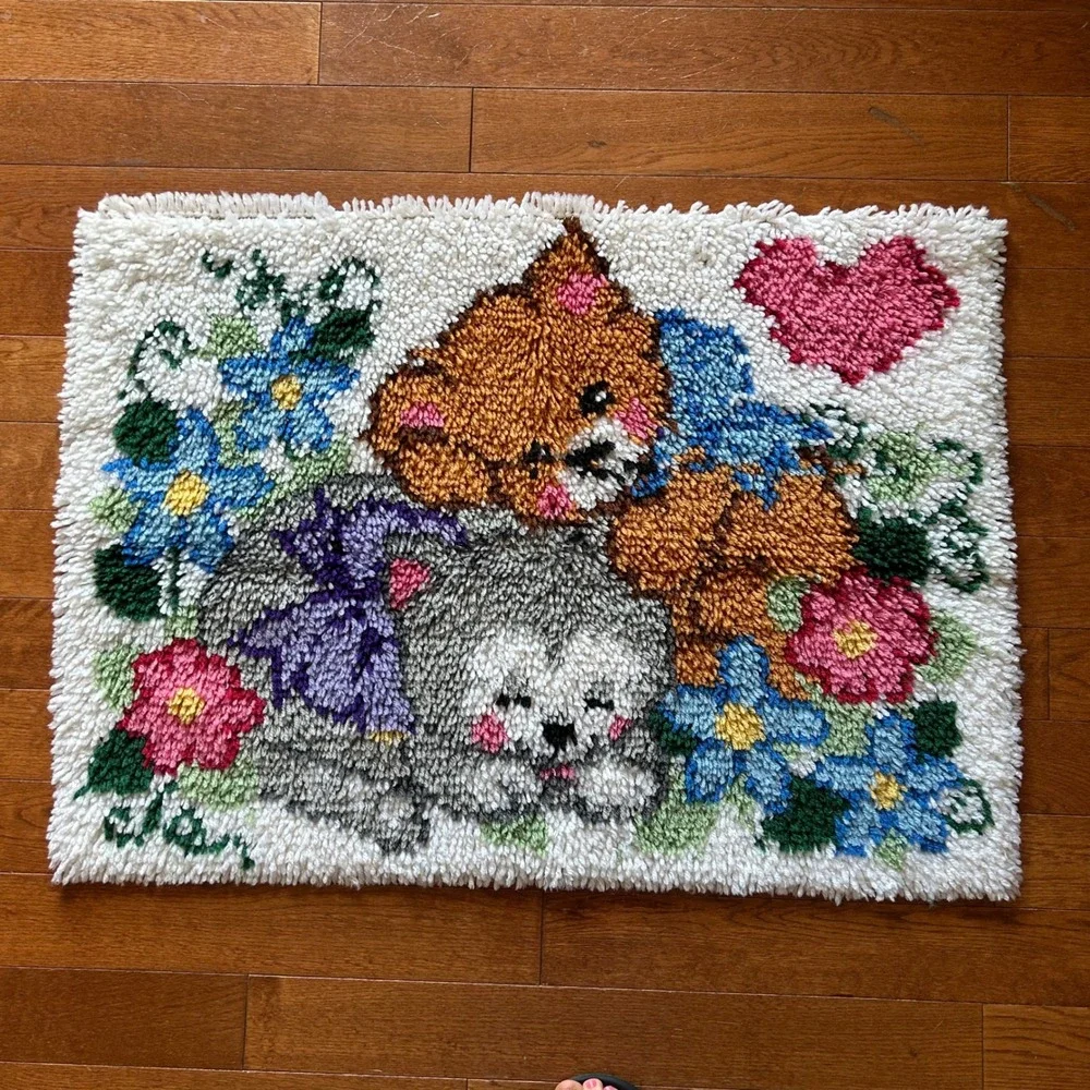 Vintage Handmade Latch Hook Rug Kittens Cats Floral Wall Hanging Decor 34x24.5